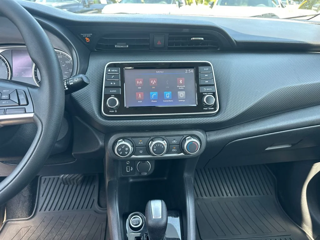 Used 2022 Gray Nissan S image 23