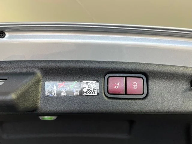 New 2026 Cirrus Silver Metallic Mercedes-Benz C 300 image 37