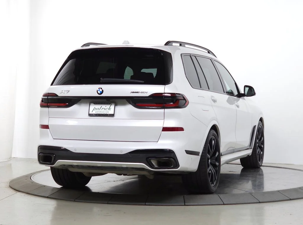 Used 2025 White BMW xDrive40i image 9