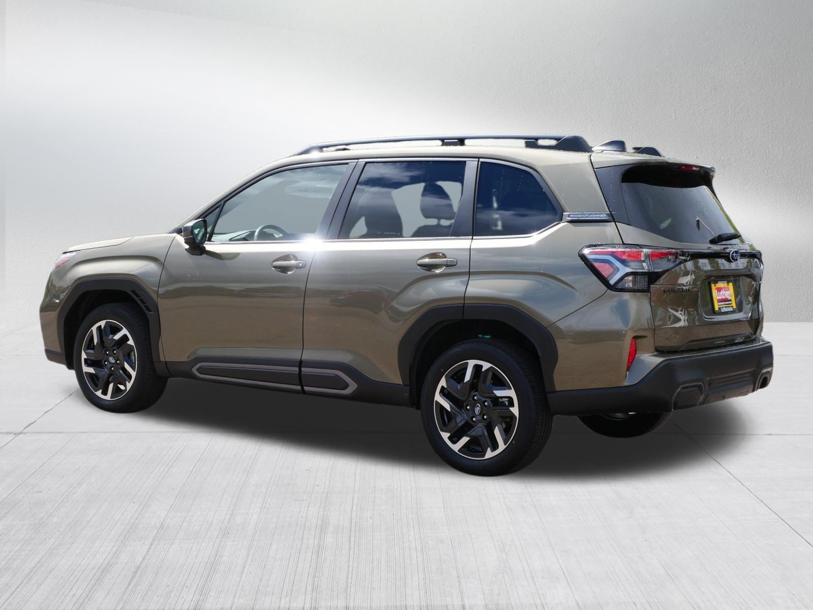 Used 2025 Autumn Green Metallic Subaru Limited image 5