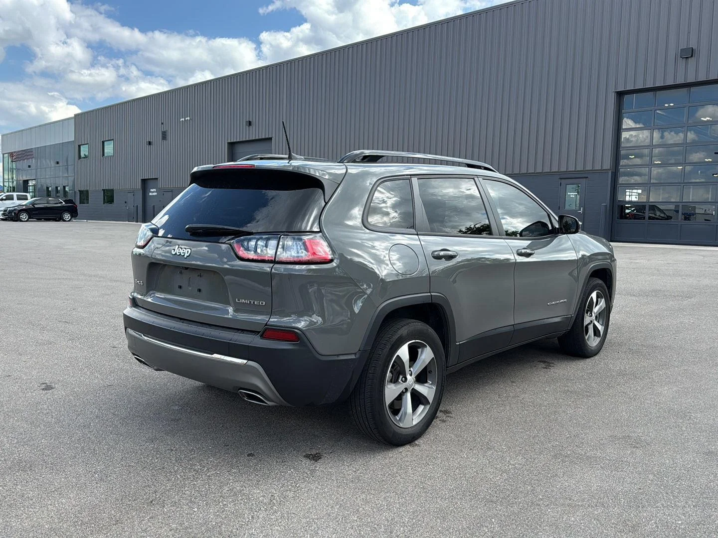 Used 2022 Sting-Gray Clearcoat Jeep Limited image 3