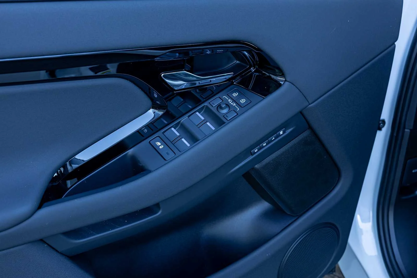 2026 Land Rover Range Rover Evoque Dynamic SE - Photo 11