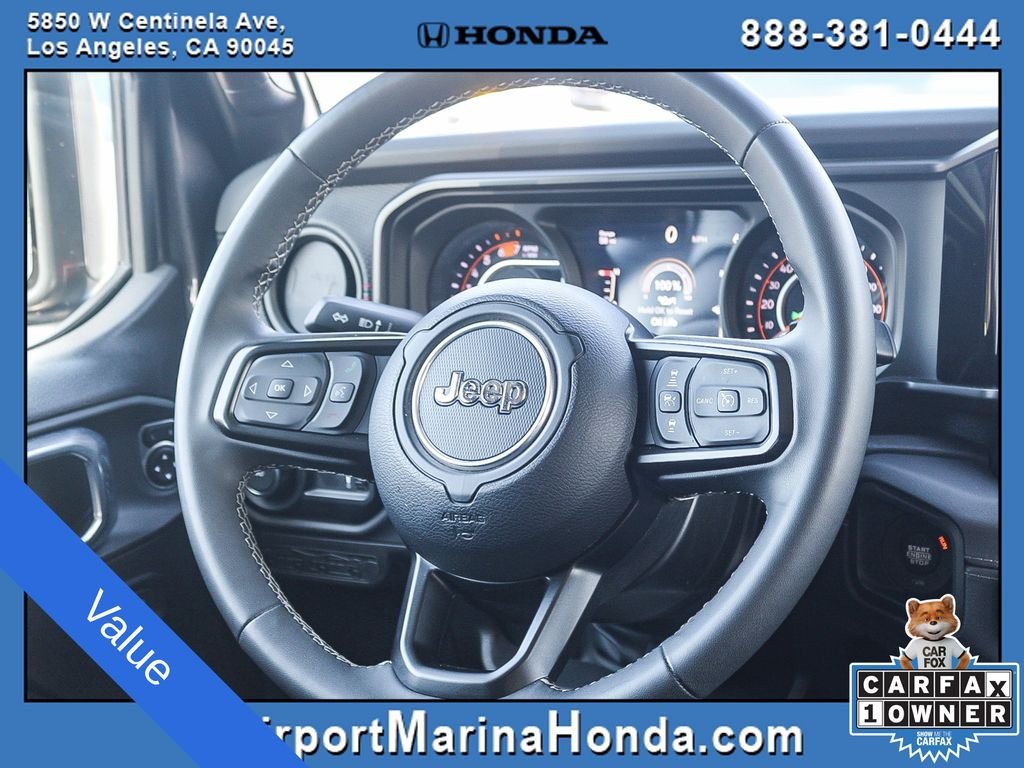 Used 2025 Crystal Metallic Jeep Rubicon image 7