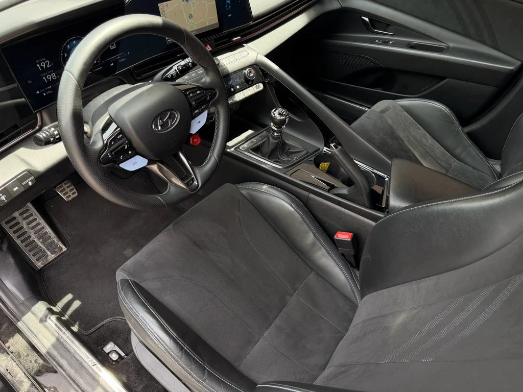 Used 2023 Onyx Black Hyundai Base image 10