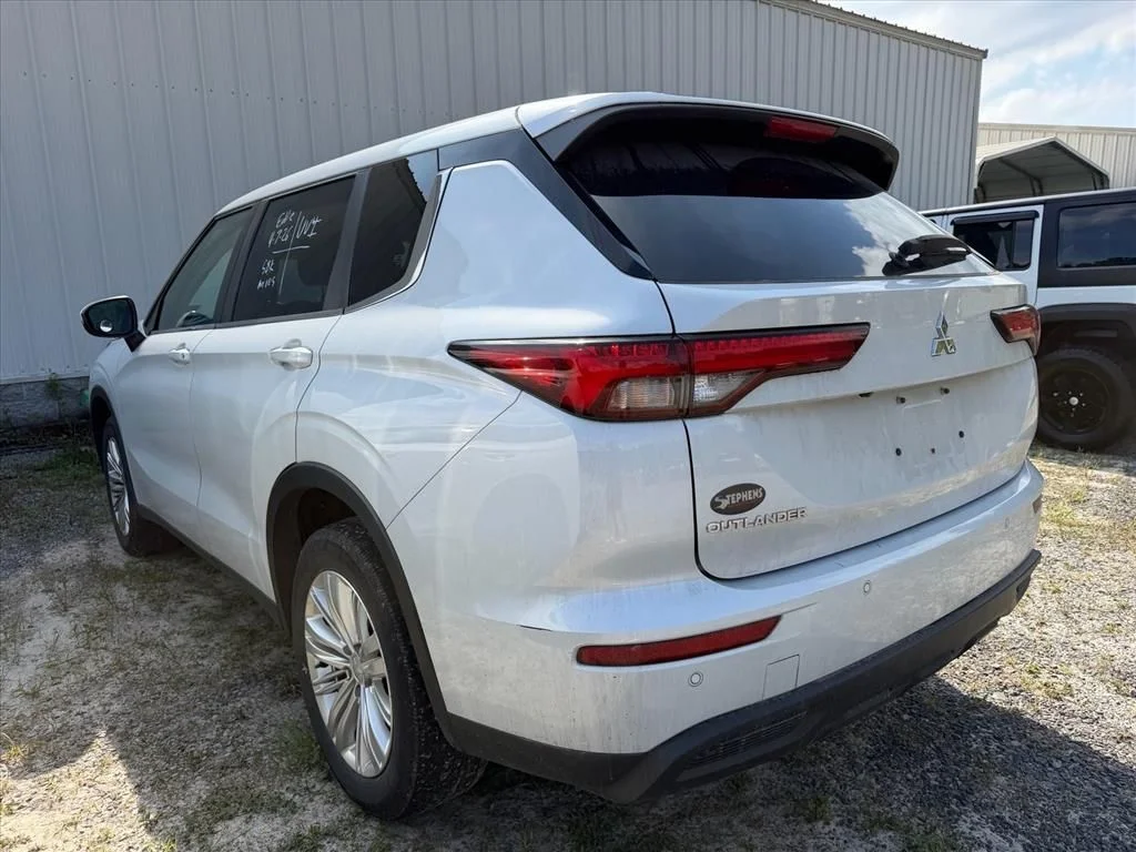 Used 2023  Mitsubishi ES image 6