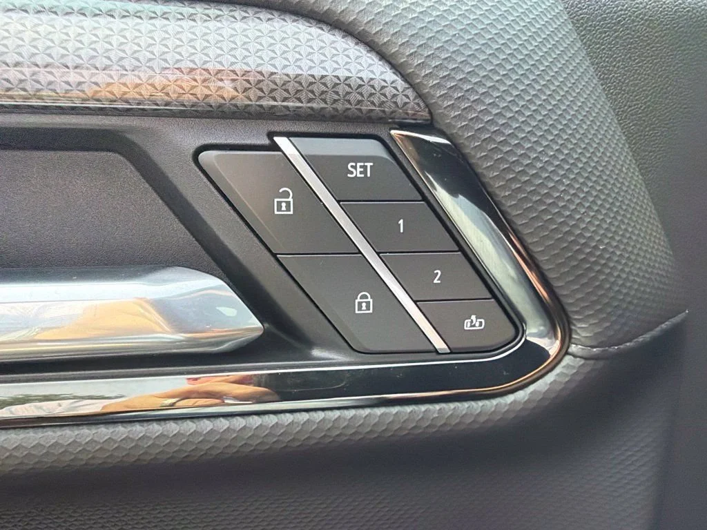Used 2025 Black Chevrolet ZR2 image 22
