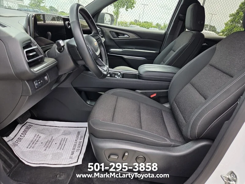 Used 2025 Summit White CHEVROLET LT image 6