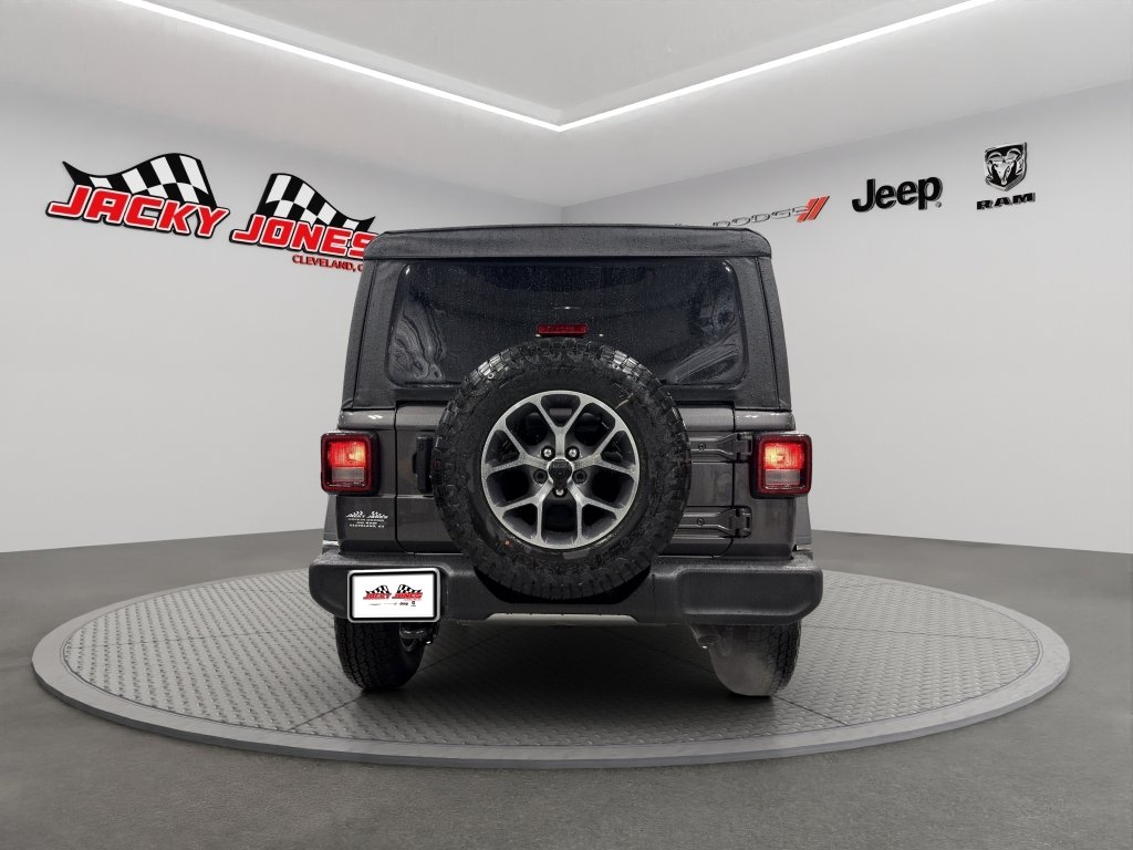 New 2026 Granite Crystal Metallic Clearcoat Jeep Sport S image 7