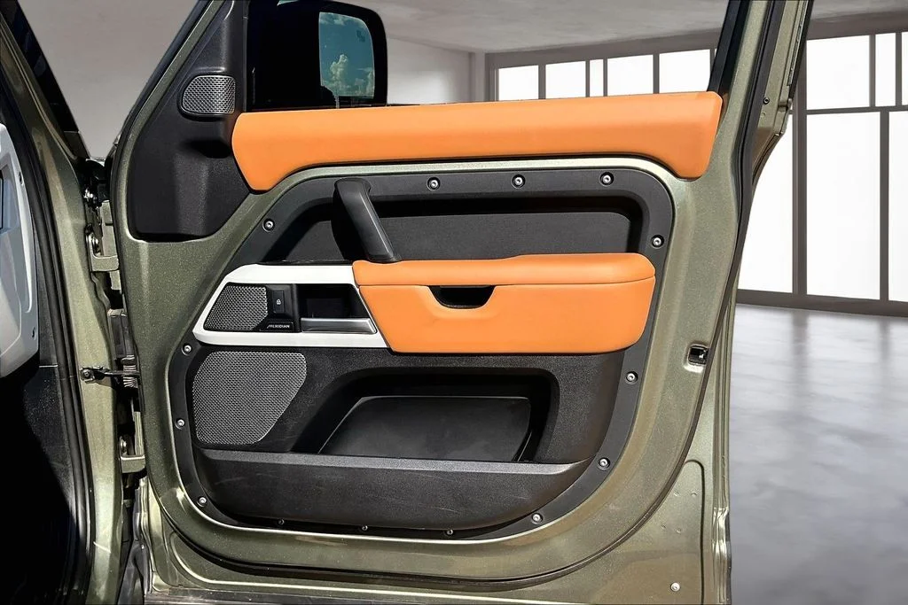 Used 2024 Green Land Rover S image 18
