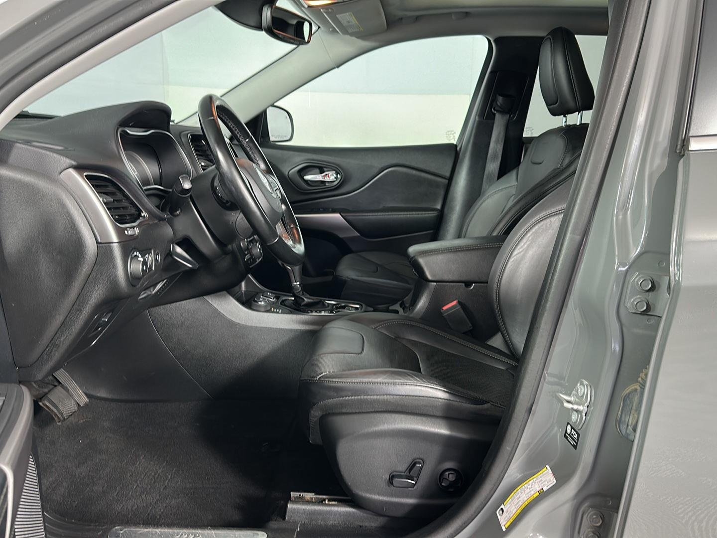 Used 2021 Sting-Gray Clearcoat Jeep Limited image 13