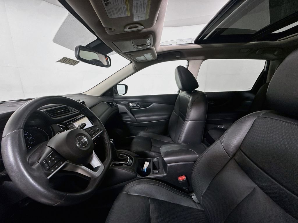 Used 2017 Pearl White Nissan SL image 21