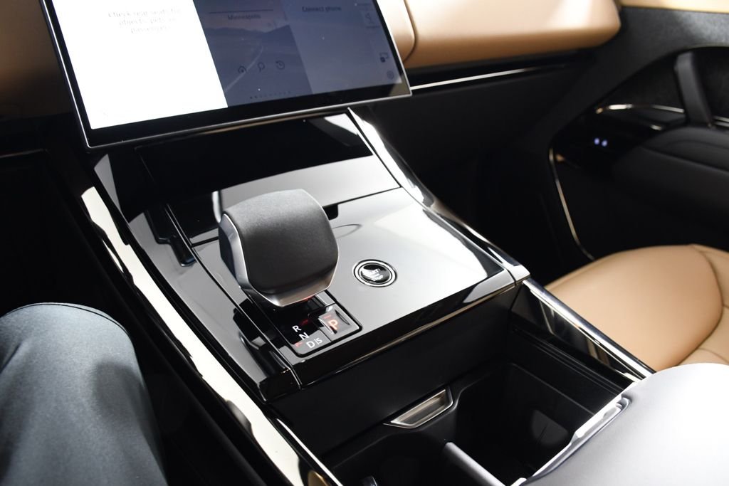 New 2026 Santorini Blk Land Rover Dynamic SE image 31