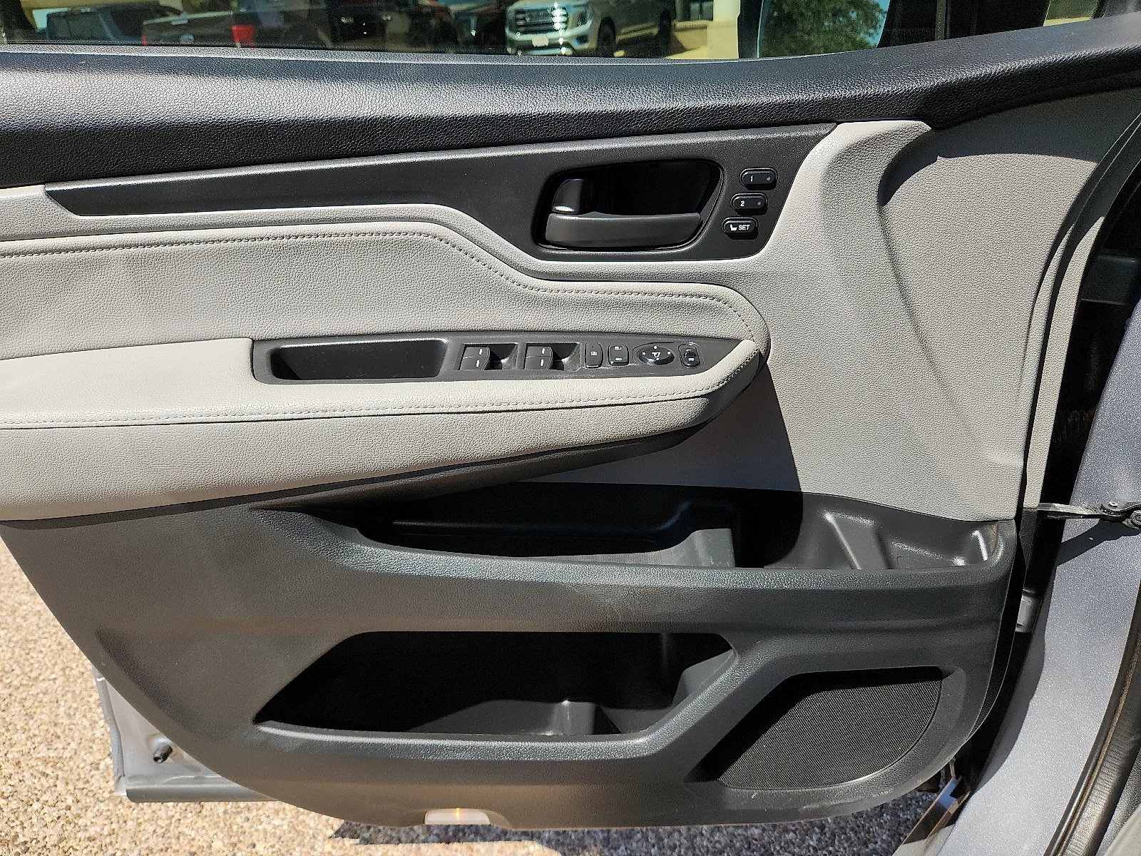 Used 2018 Lunar Silver Metallic Honda Touring image 16