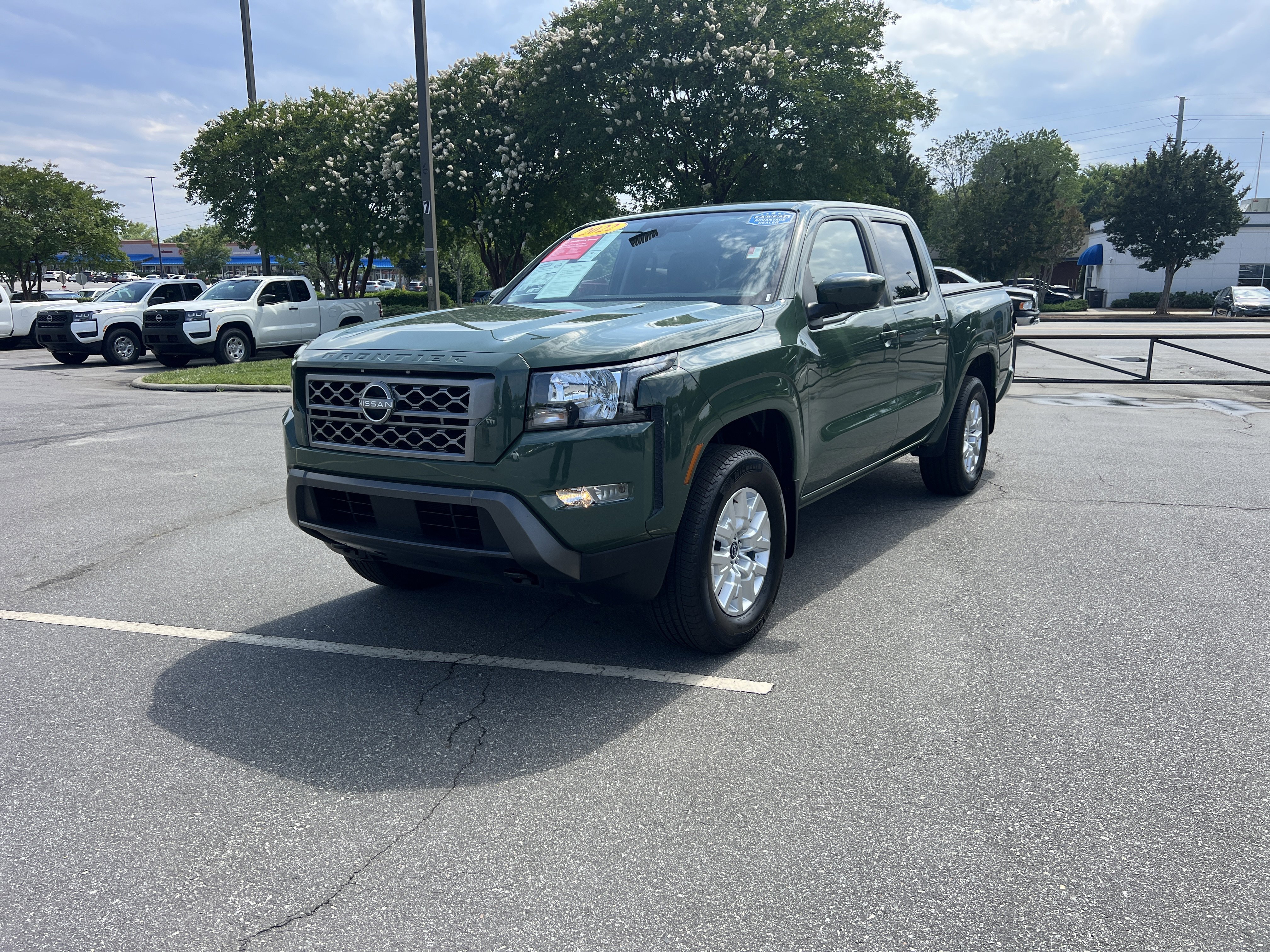 2022 Nissan Frontier SV Crew Cab 4X4 SWB's photo
