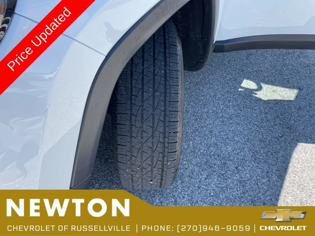 Used 2025 Bright White Clearcoat Jeep Latitude image 54