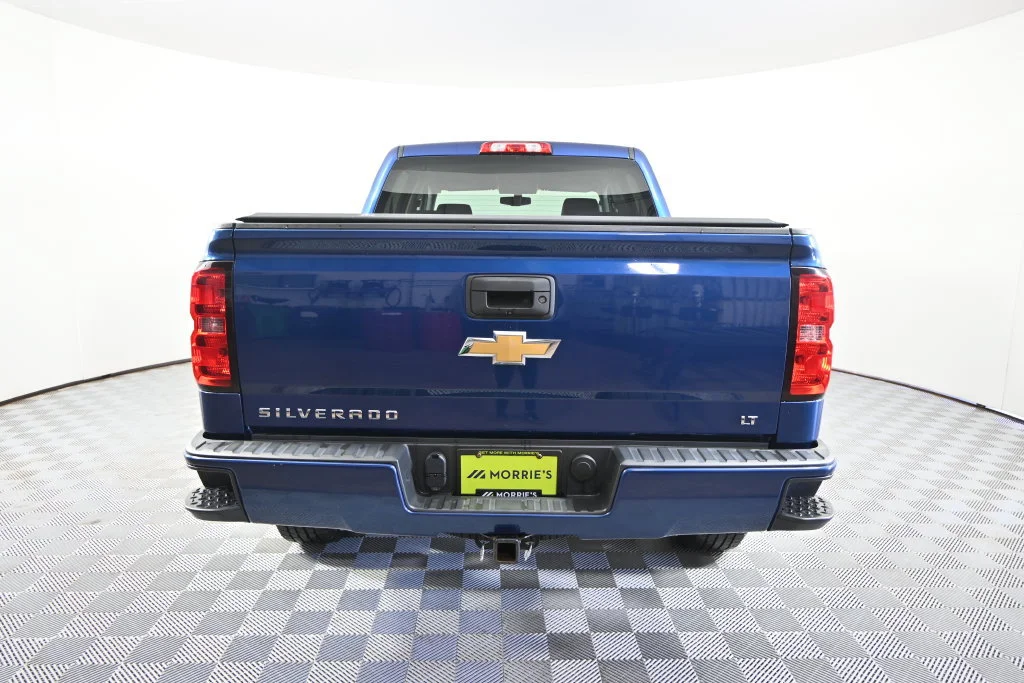 Used 2017 DEEP OCEAN BLUE METALLIC Chevrolet LT image 5