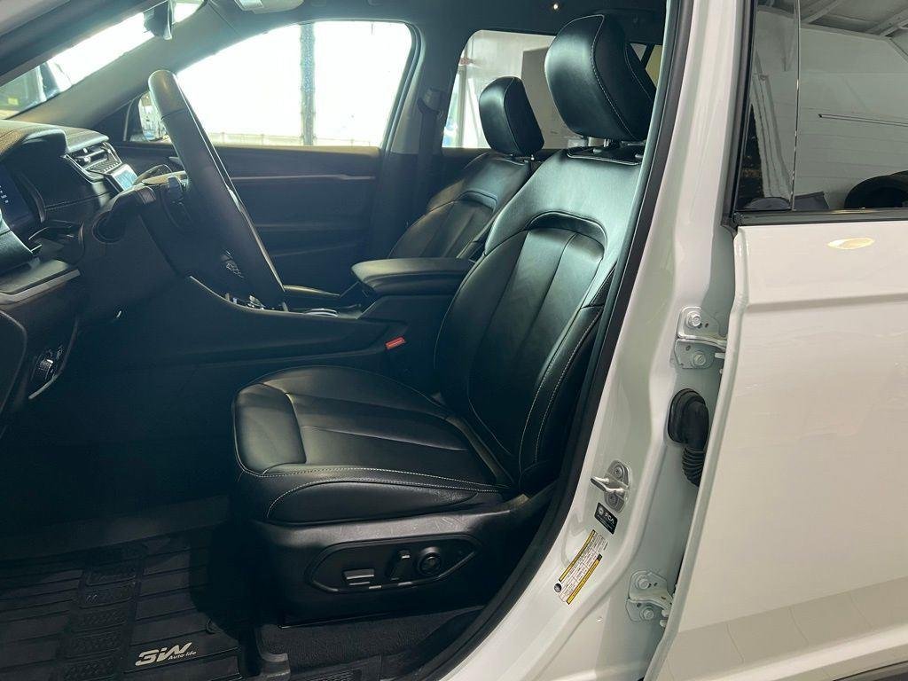 Used 2024 Bright White Clearcoat Jeep Limited image 18