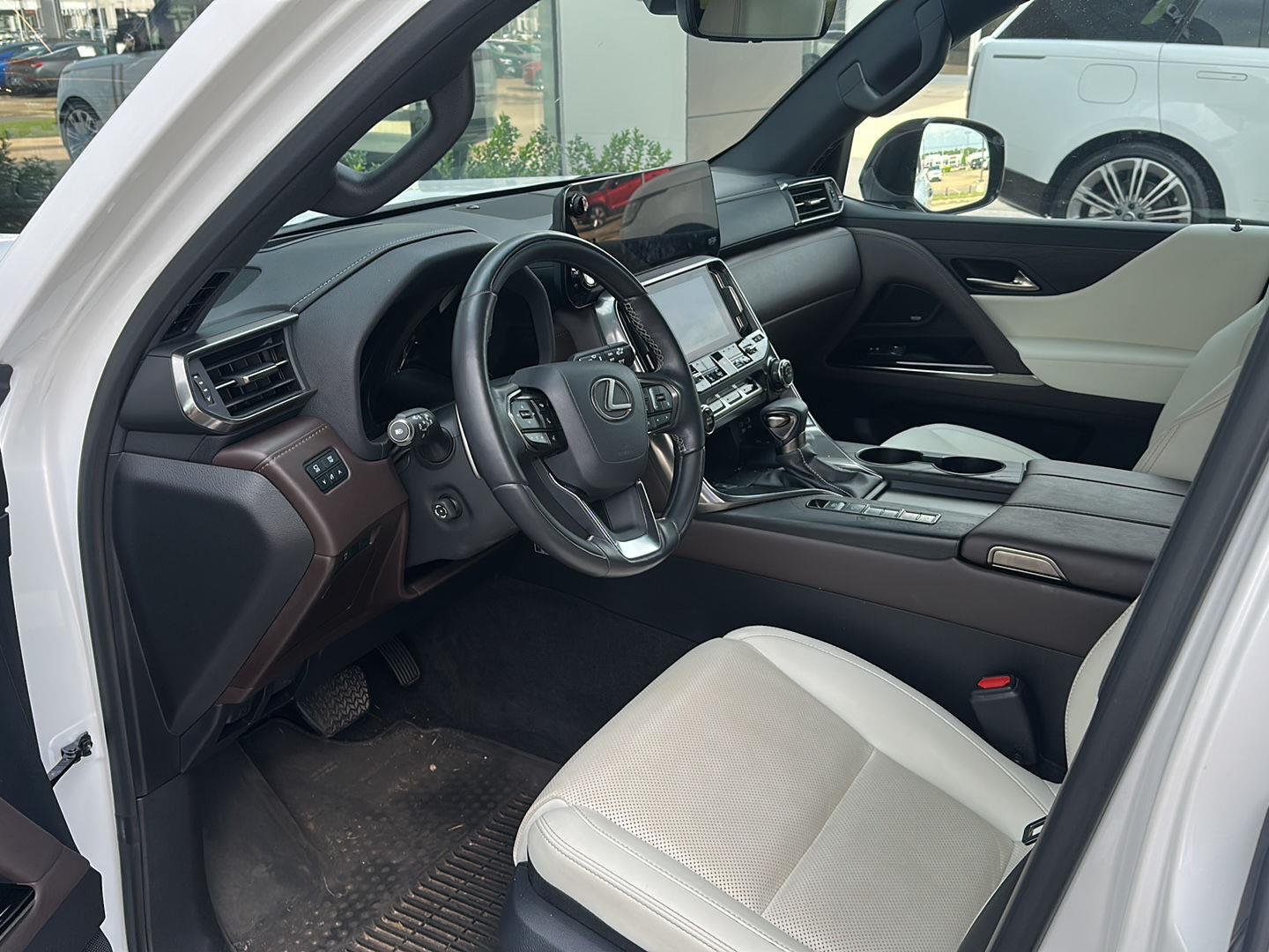 Used 2023 Eminent White Pearl Lexus LX 600 Luxury image 11