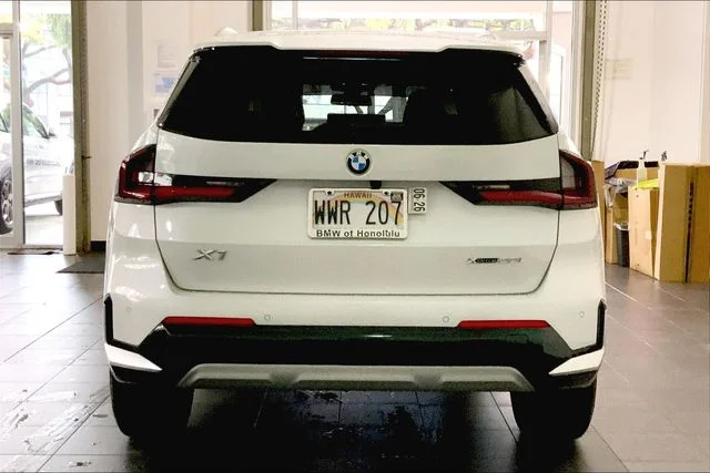 Used 2023 Mineral White Metallic BMW xDrive28i image 4