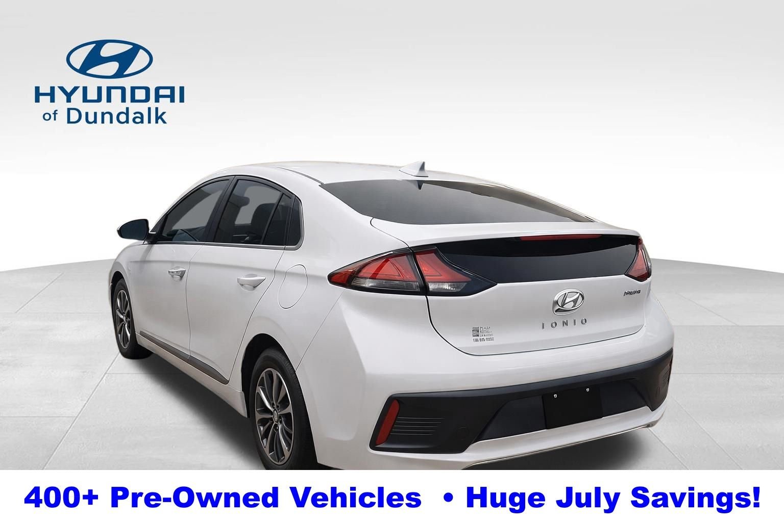 Used 2021 White Hyundai SE image 5