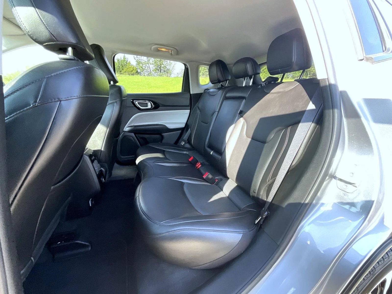 Used 2022 Silver Jeep Limited image 19