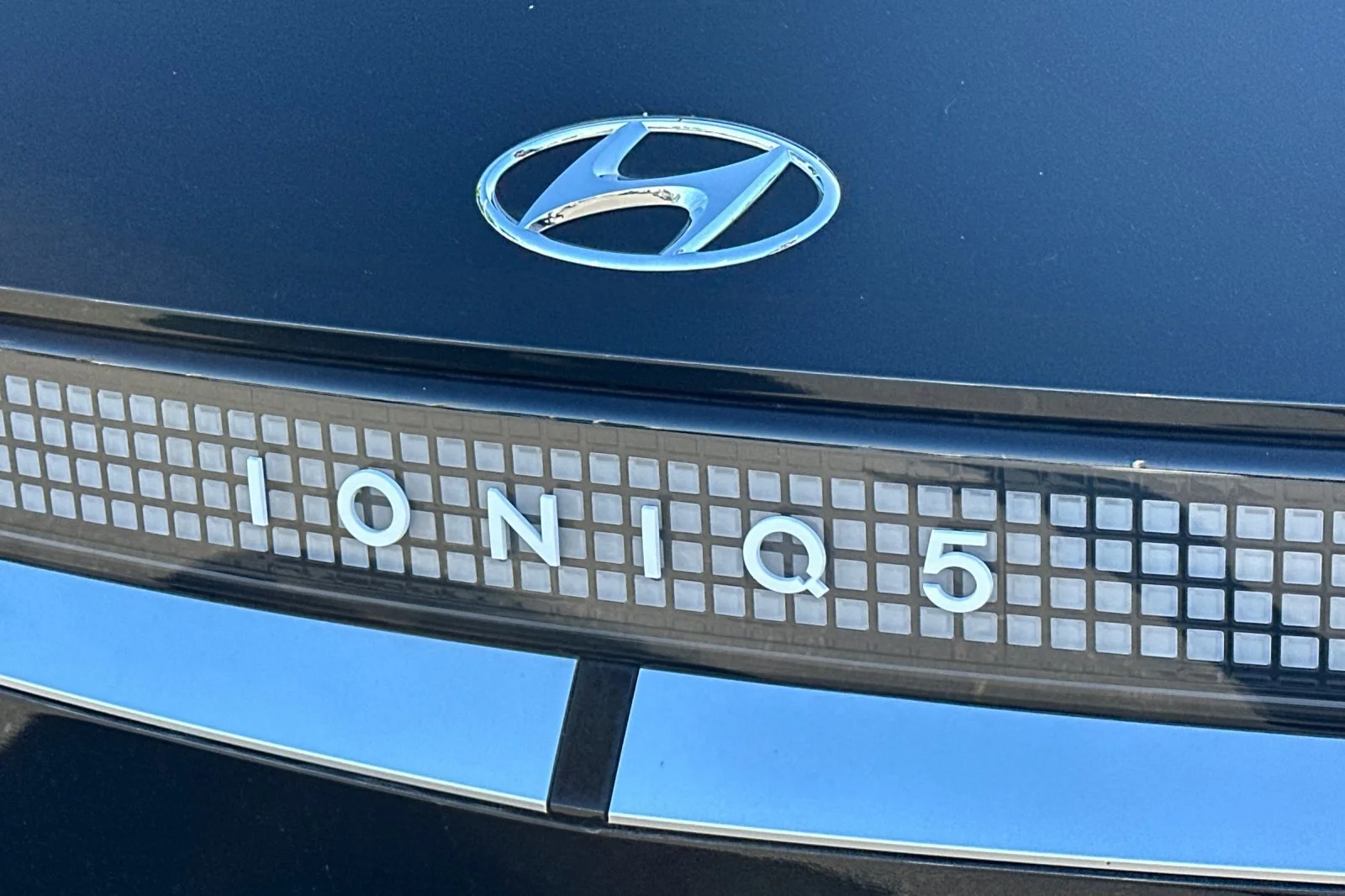 Used 2024 Abyss Black Hyundai Limited image 27