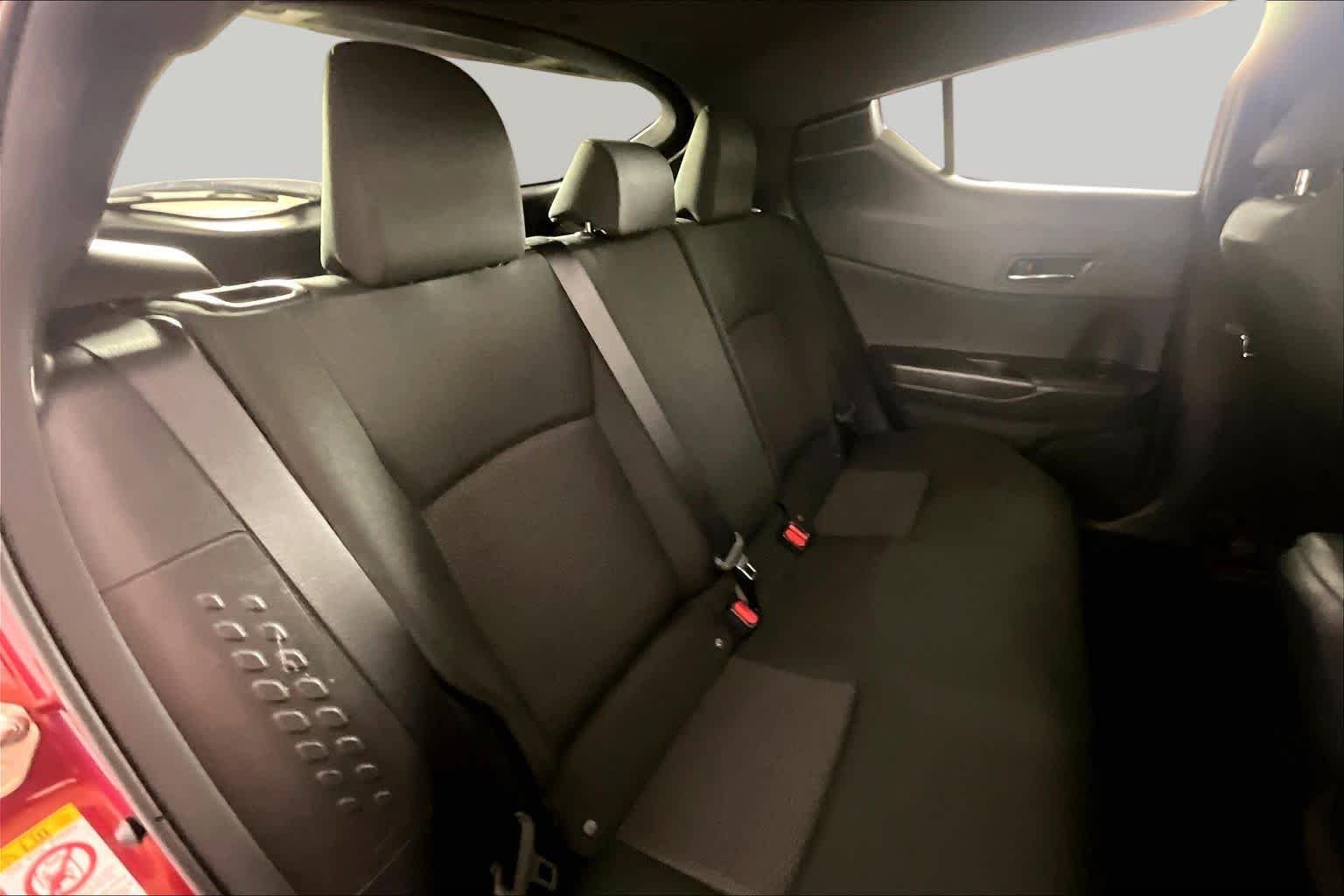 Used 2018 Iceberg/Ruby Flare Pearl Toyota XLE image 19