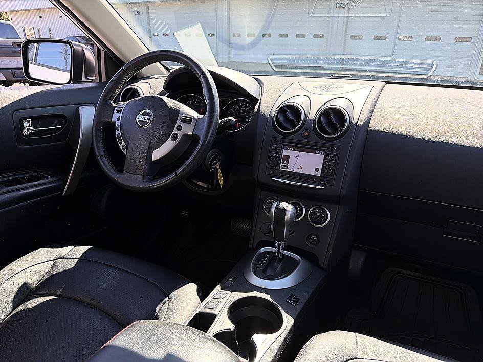 Used 2013 Brilliant Silver Nissan SL image 30