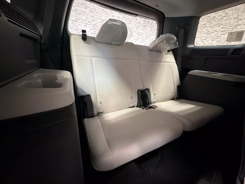 New 2027 Hampton Gray Hyundai SE image 14