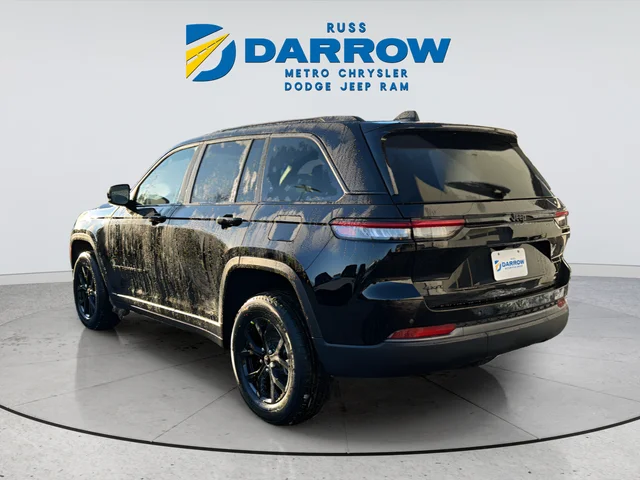 New 2026 Diamond Black Crystal Pearlcoat Jeep Altitude image 3