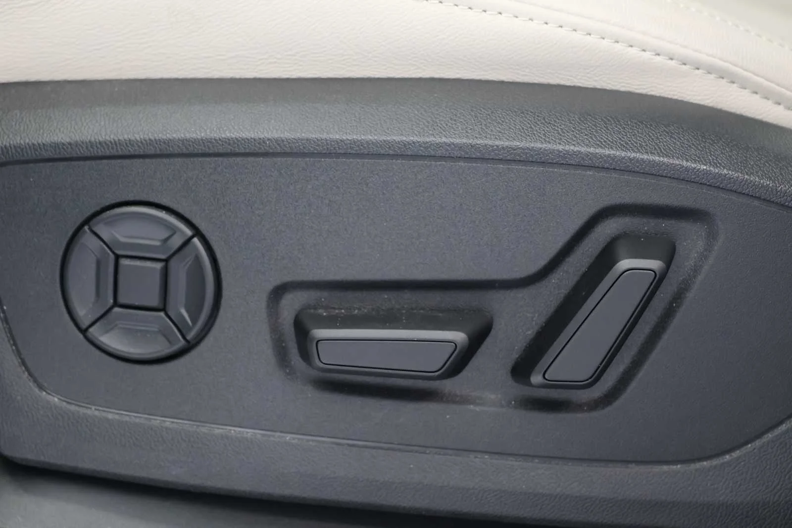 Used 2025 GLACIER WHITE Audi S line Premium Plus image 12