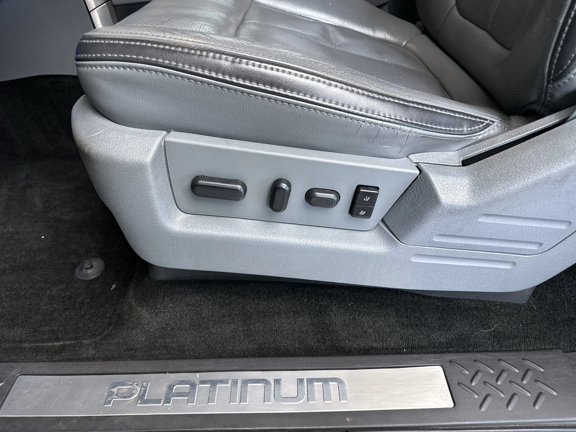 Used 2011 Ingot Silver Metallic Ford Platinum image 14