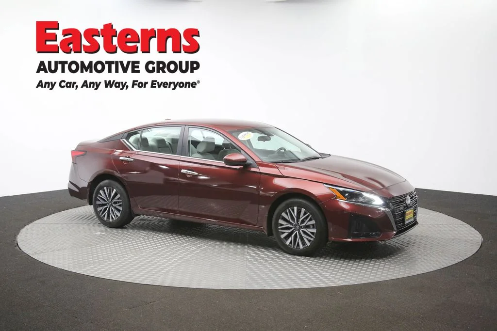 Used 2023 Red Nissan 2.5 SV image 47