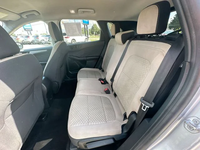Used 2022 Silver Ford SE image 27