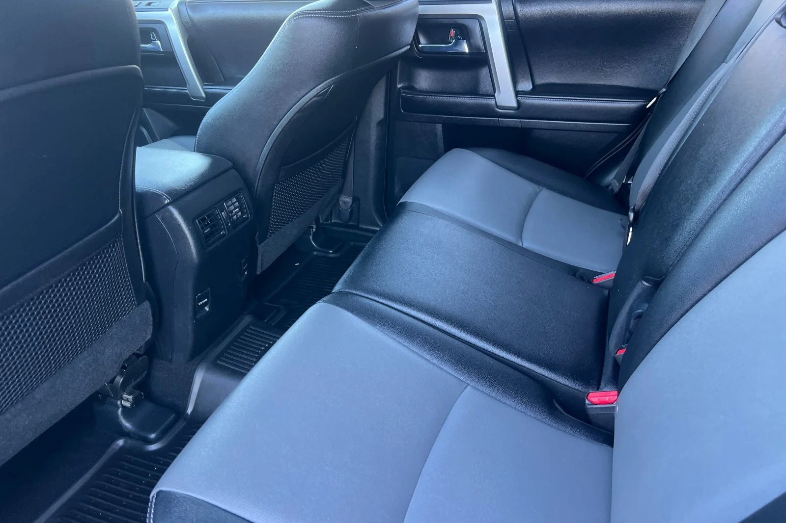 Used 2018 Super White Toyota SR5 Premium image 12