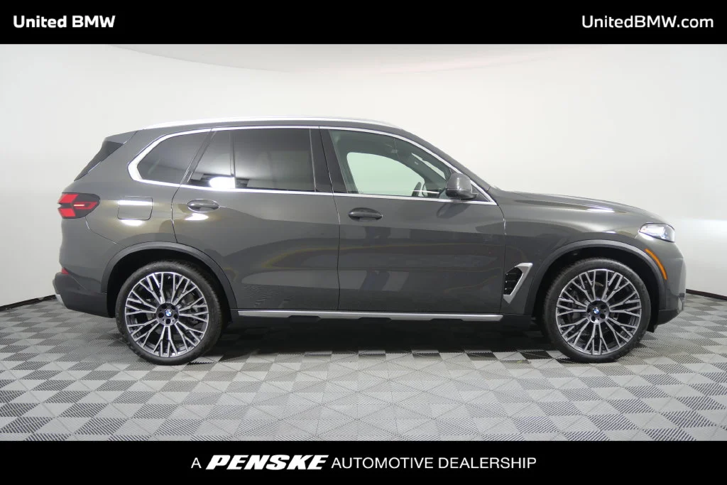 New 2026 Gray Metallic BMW xDrive40i image 3