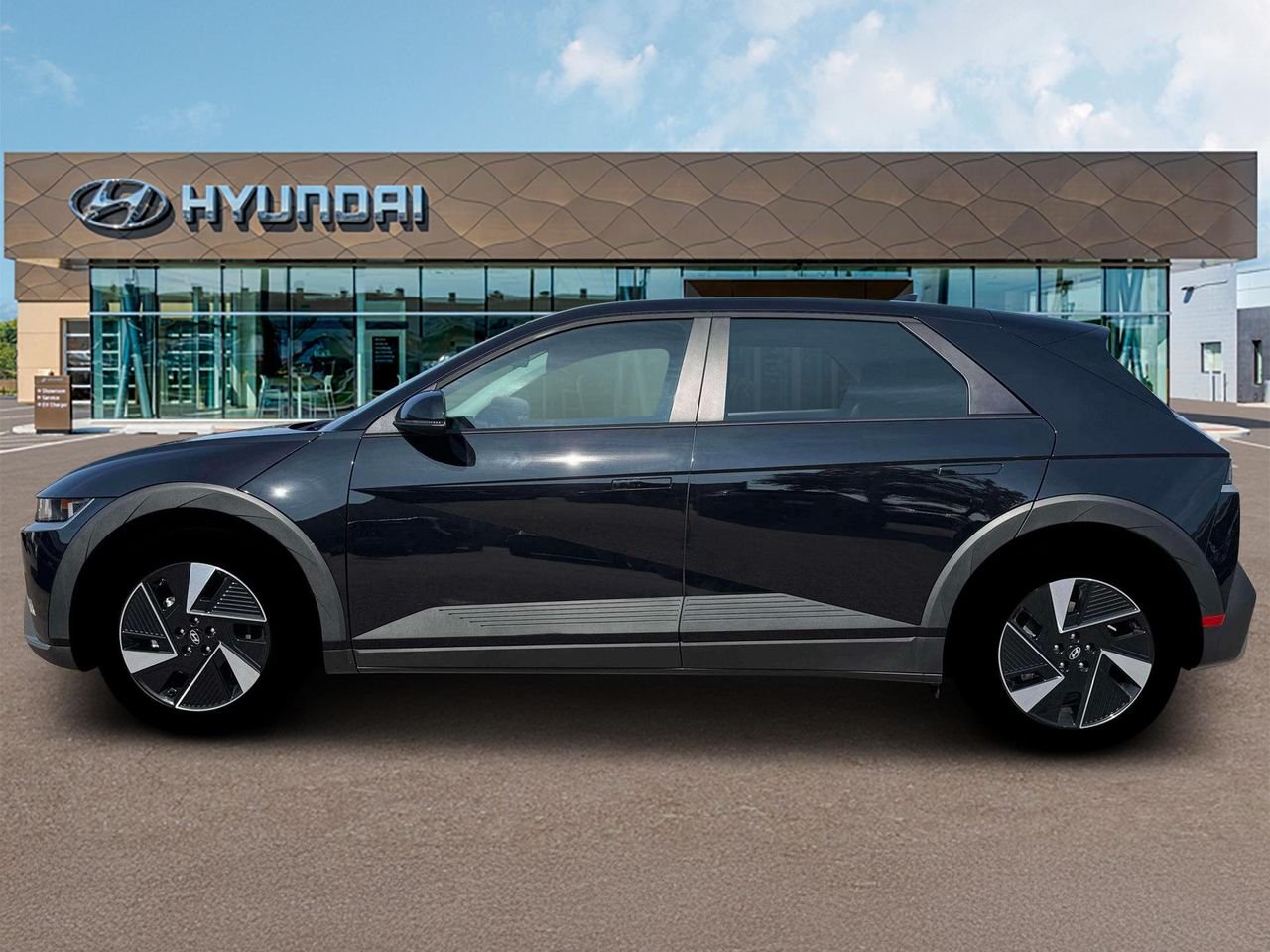 New 2026 Abyss Black Hyundai SE image 3