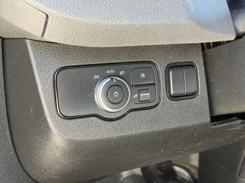 Used 2021 White Mercedes-Benz Cargo 170 WB image 26