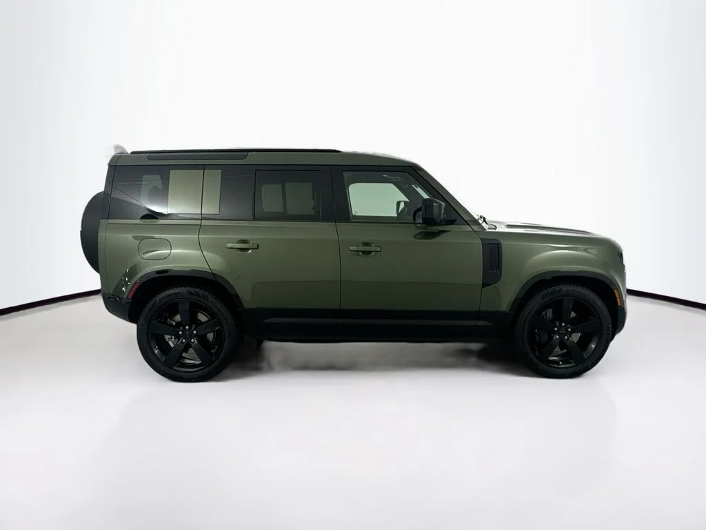 New 2026 Woolstone Green Land Rover X-Dynamic SE image 4