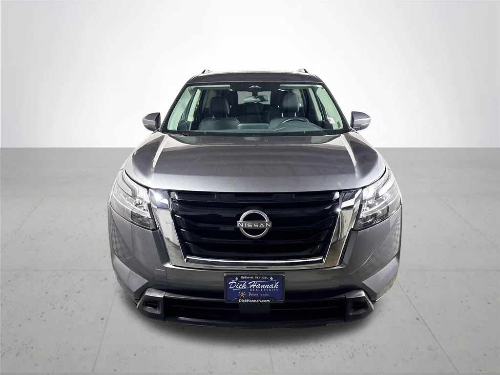 Used 2022 Gray Nissan SV image 3