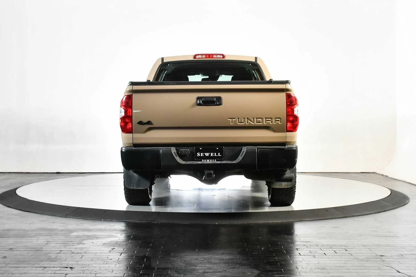 Used 2018 Quicksand Toyota SR5 image 5