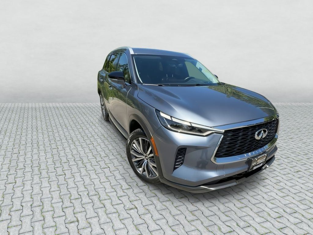 Used 2023 Moonbow Blue INFINITI Sensory image 2