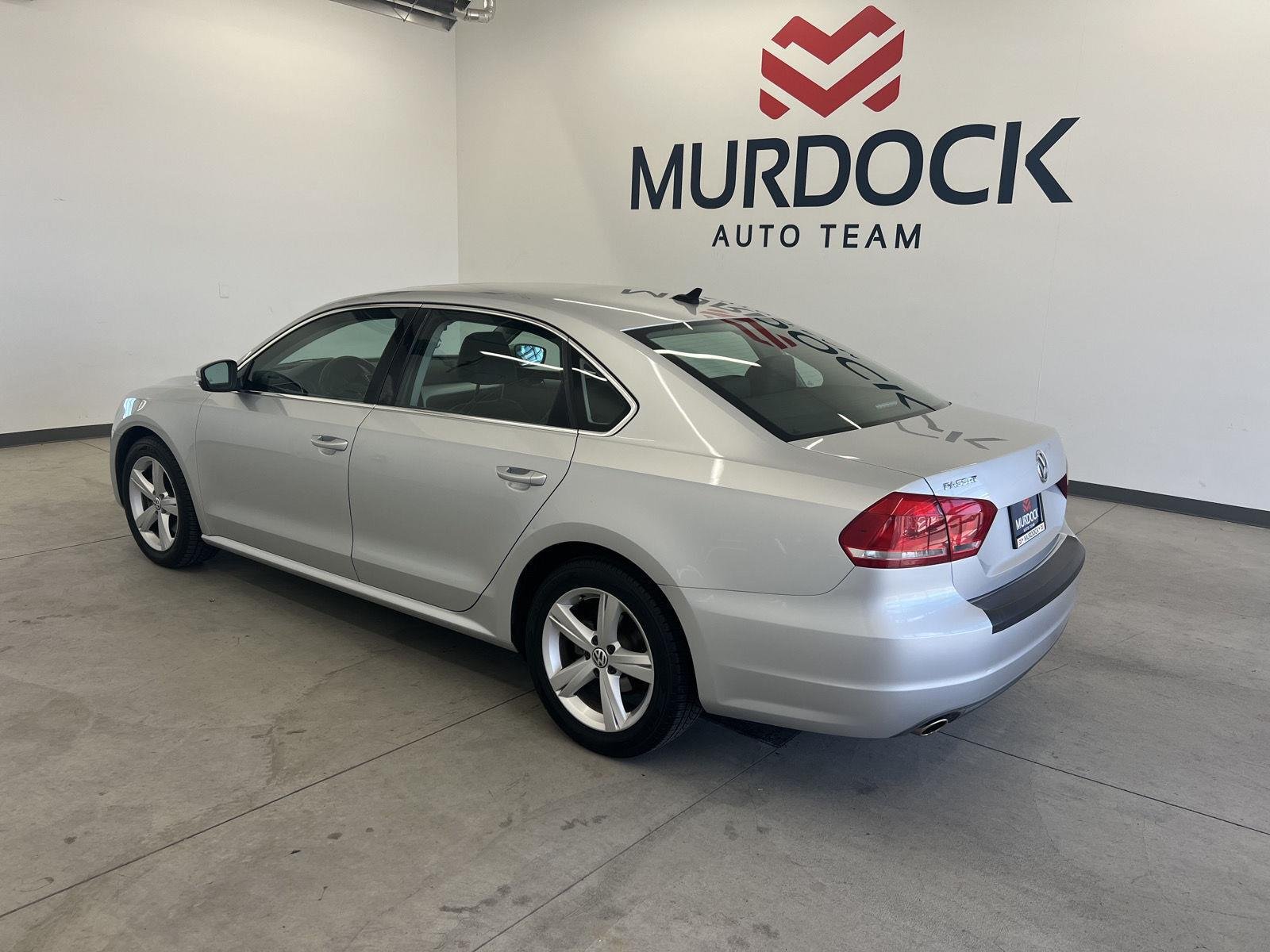 Used 2013 Reflex Silver Metallic Volkswagen 2.5L SE image 2