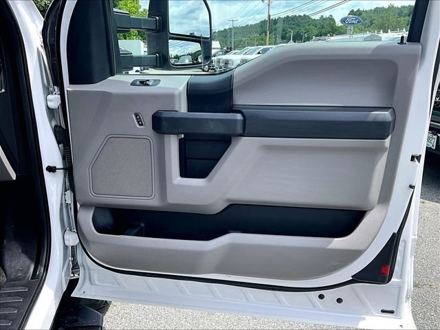 Used 2019 White Ford XL image 19