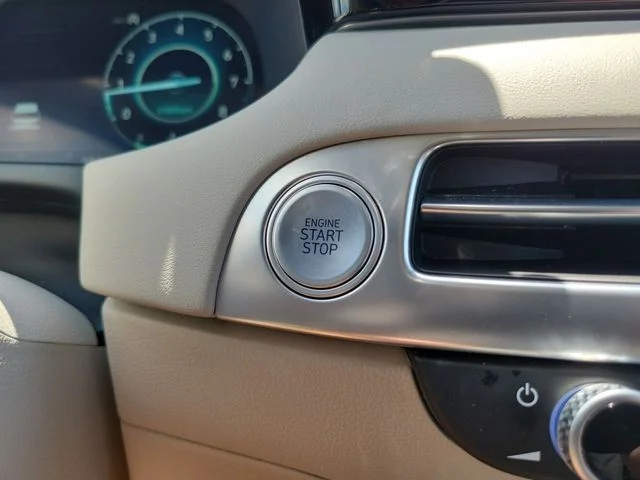 Used 2024 White Hyundai Calligraphy image 28