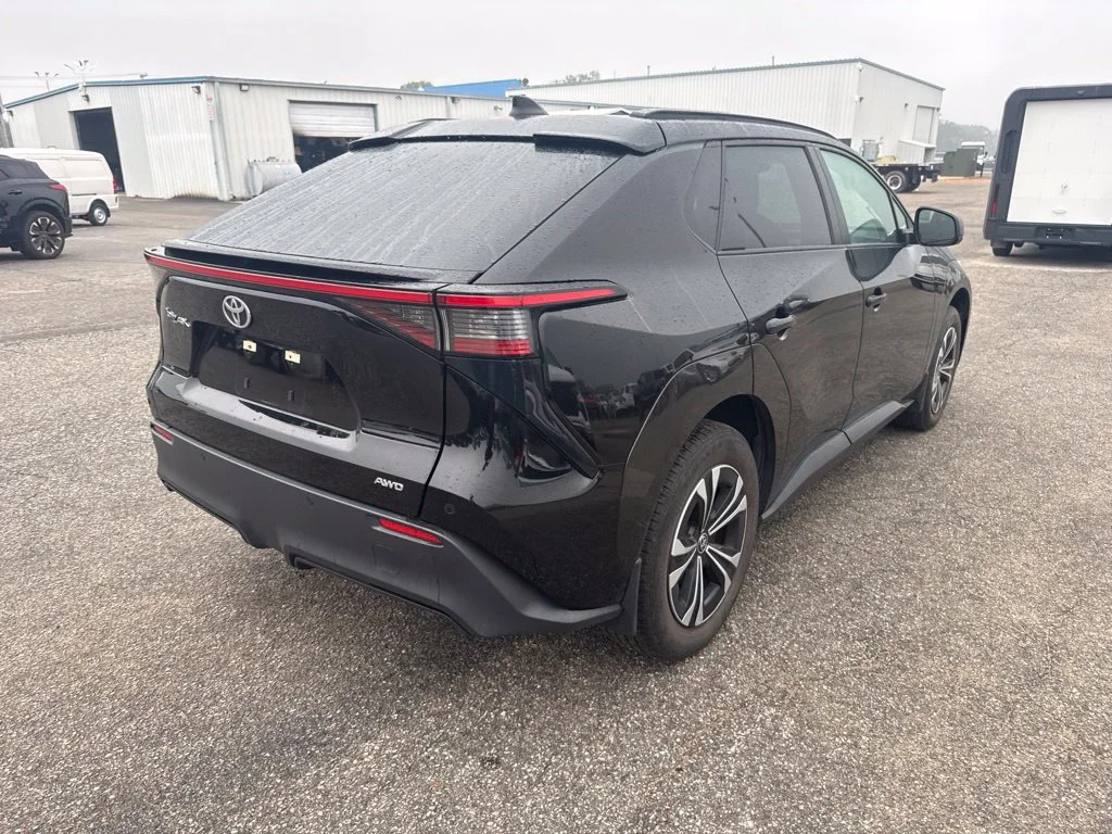 Used 2023 Black Toyota XLE image 5