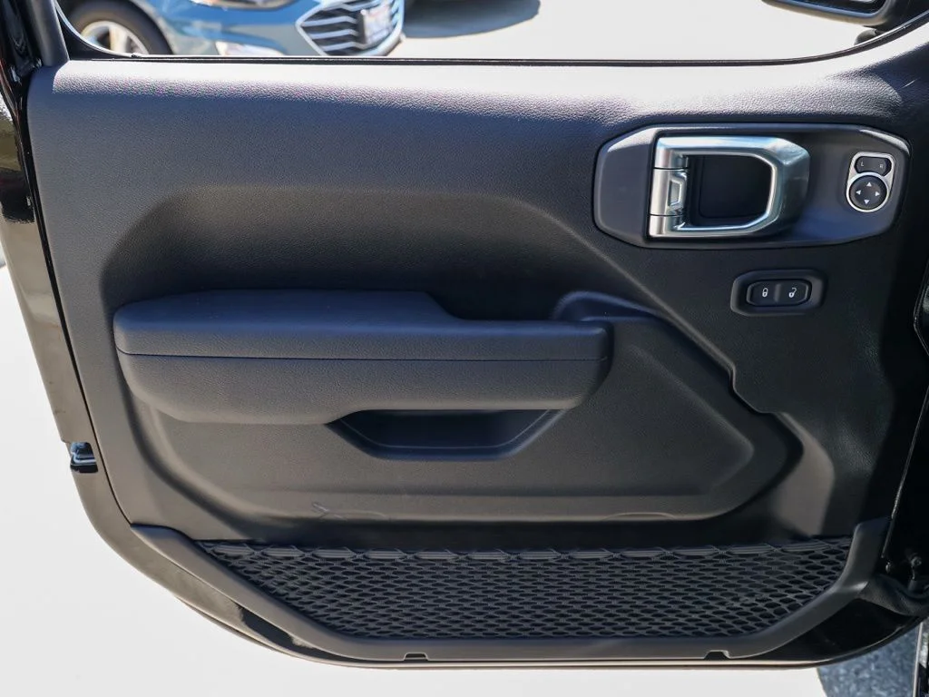 New 2026 Black Clear-Coat Exterior Paint Jeep  image 23