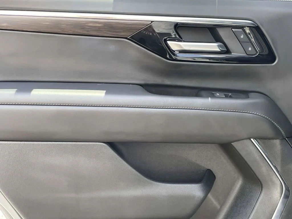 Used 2025 Gray Chevrolet Z71 image 23