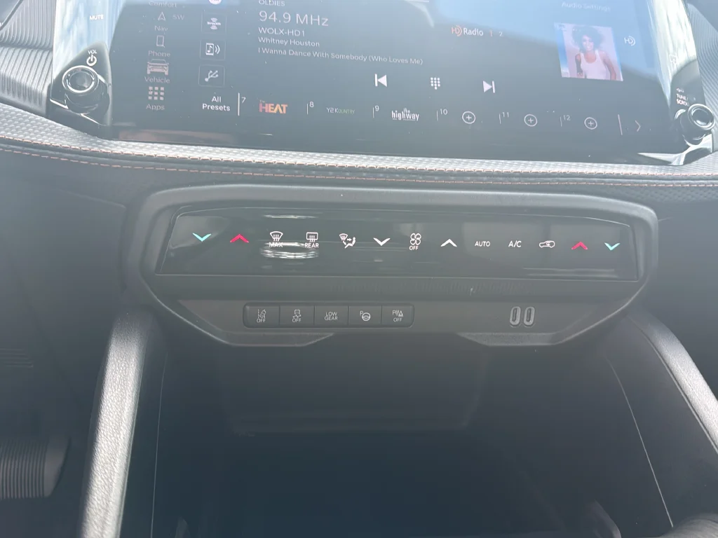 Used 2026 Green Jeep Overland image 21