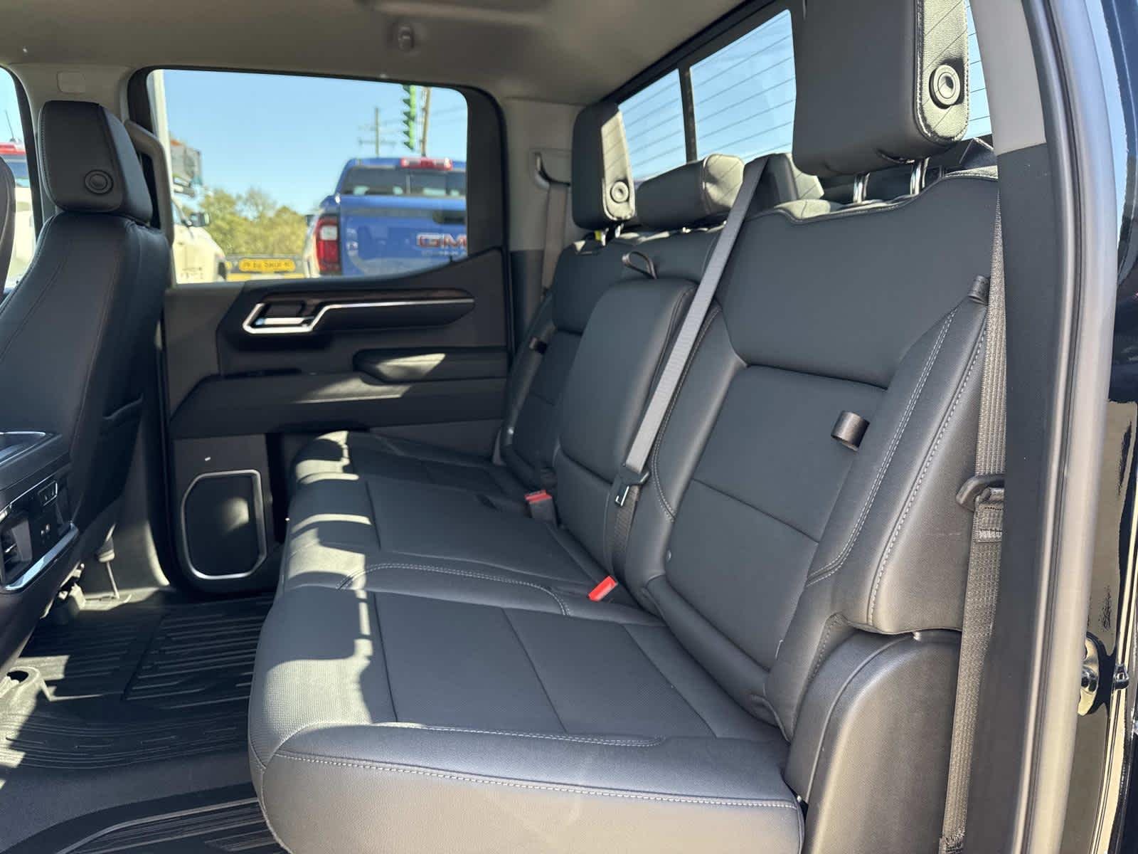 2026 GMC Sierra 1500 SLT - Photo 8